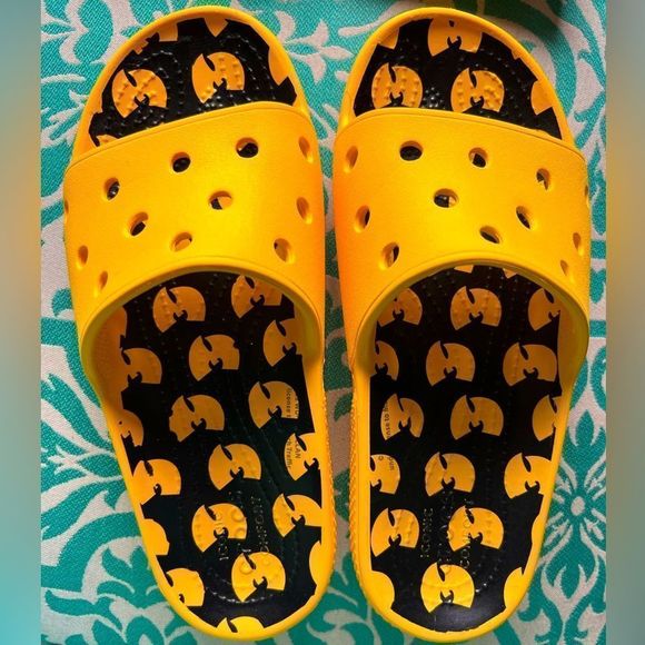 CROCS Wu Tang Clan Black & Yellow Slip On Slides Size 6 - Picture 1 of 7
